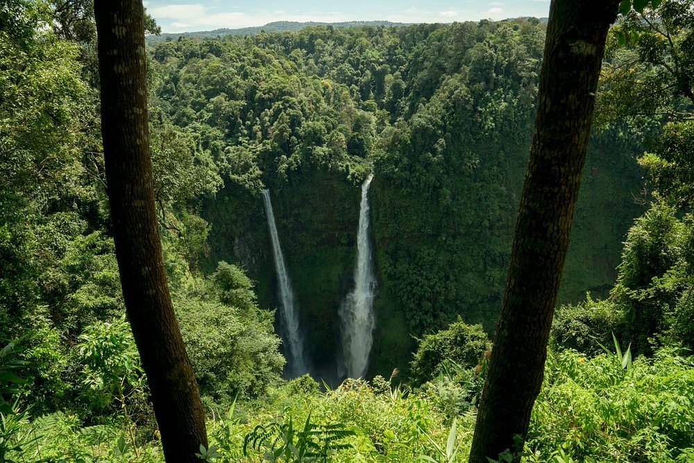 Laos Timeless Heritage Journey: From Sacred Luang Prabang to the Mystical 4,000 Islands